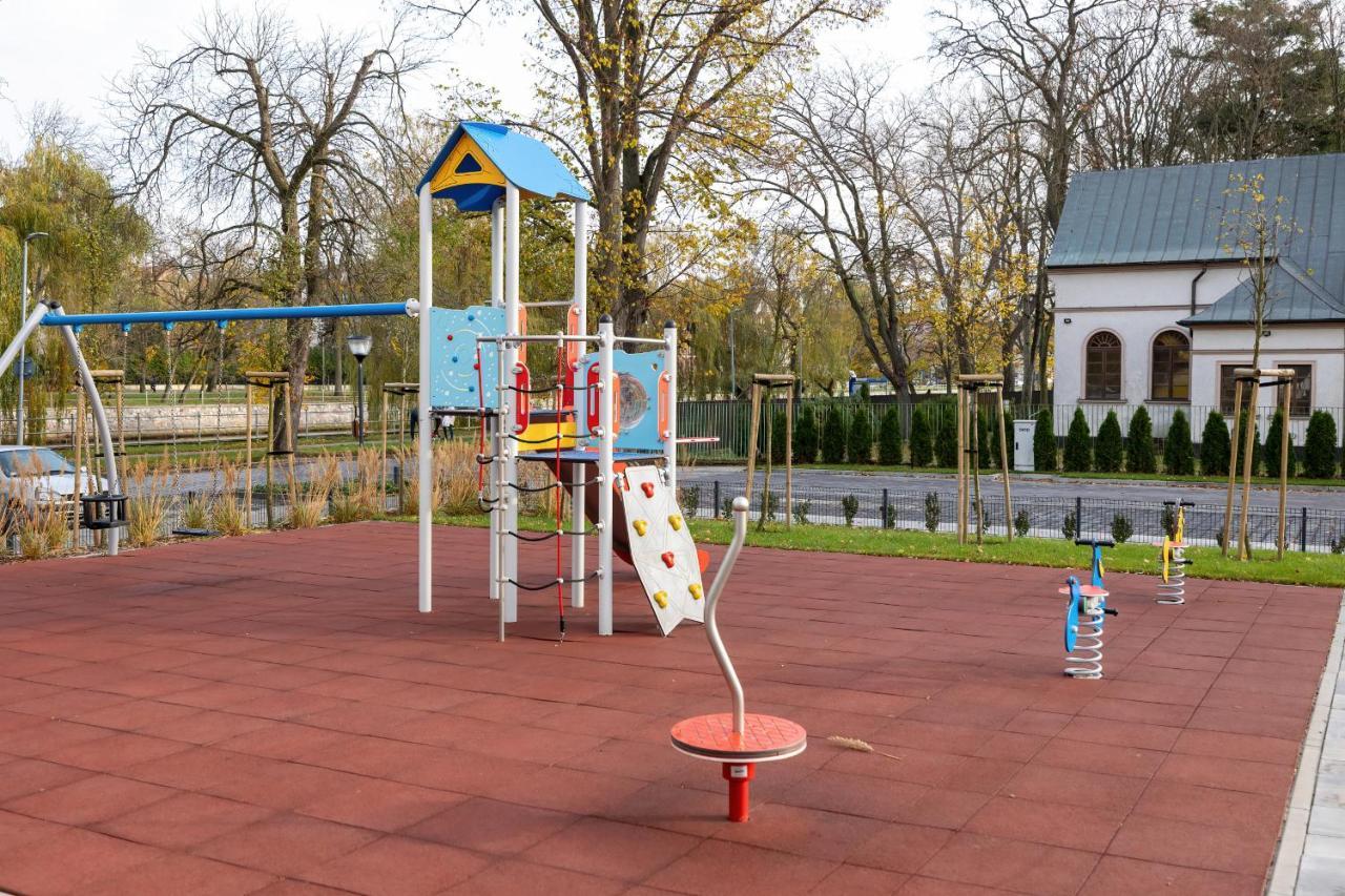 Apartamenty Platany Z Parkingiem By Noclegi Renters Kolberg Exterior foto